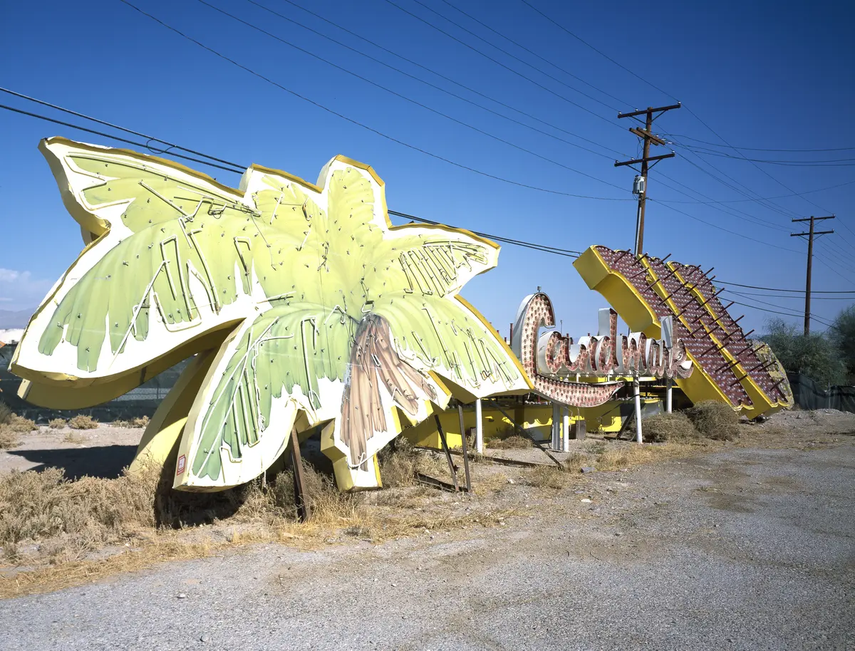 Стари неонови табели, съхранени в Neon Museum (Neon Boneyard), Лас Вегас